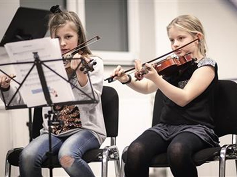 2 piger violin komprimeret